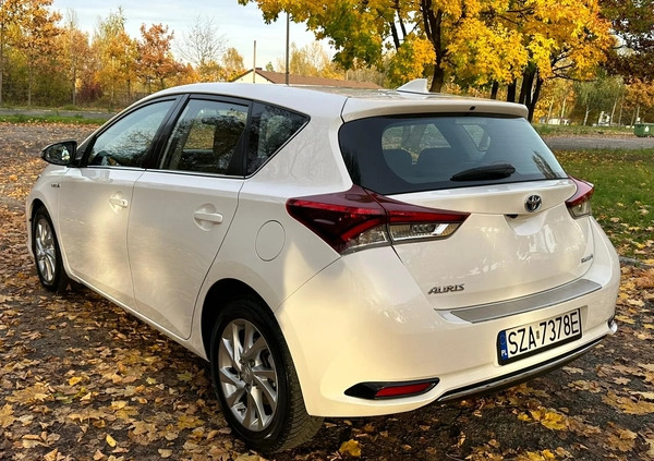 Toyota Auris cena 51900 przebieg: 222255, rok produkcji 2016 z Poręba małe 191